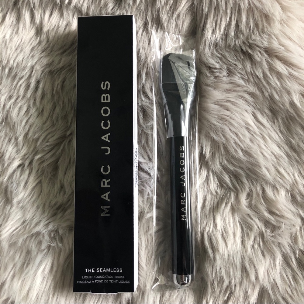 Marc Jacobs “The Seamless” Foundation Brush